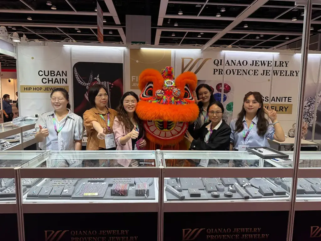 provence jewelry team photo with clients at exhibition 16