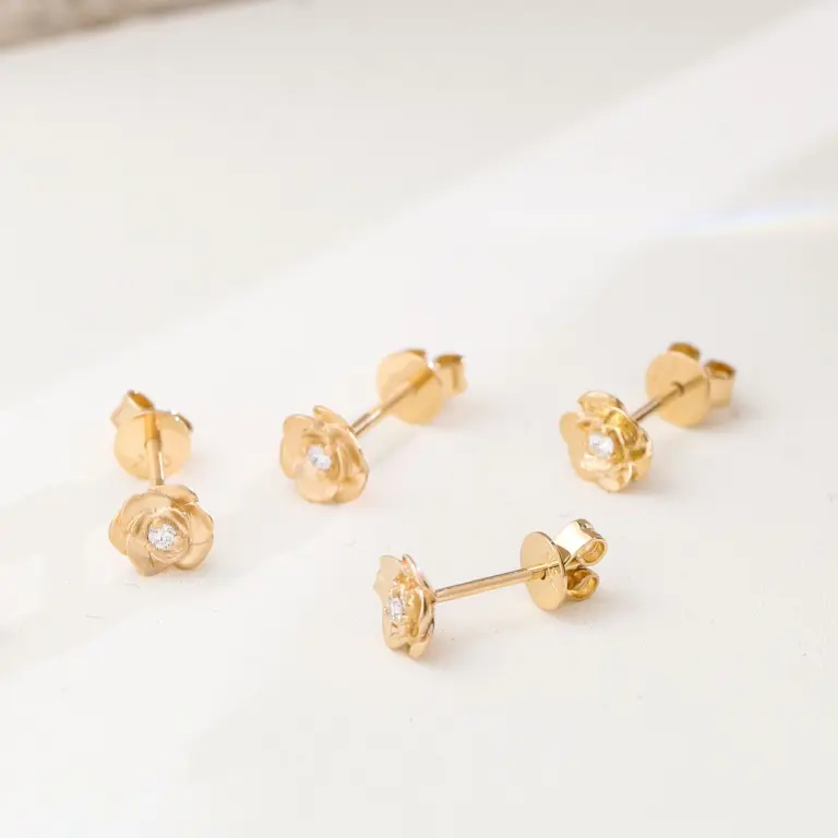 10k gold round lab grown diamond prong set stud earring 1 1.webp