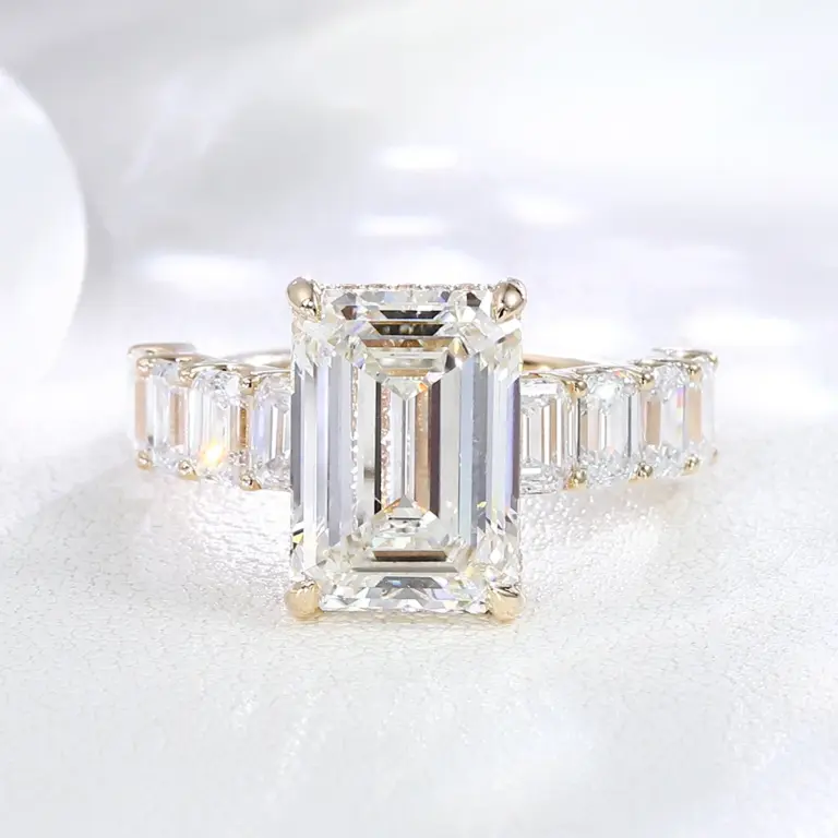 14k gold 7ct emerald lab grown diamond side stone engagement ring 1