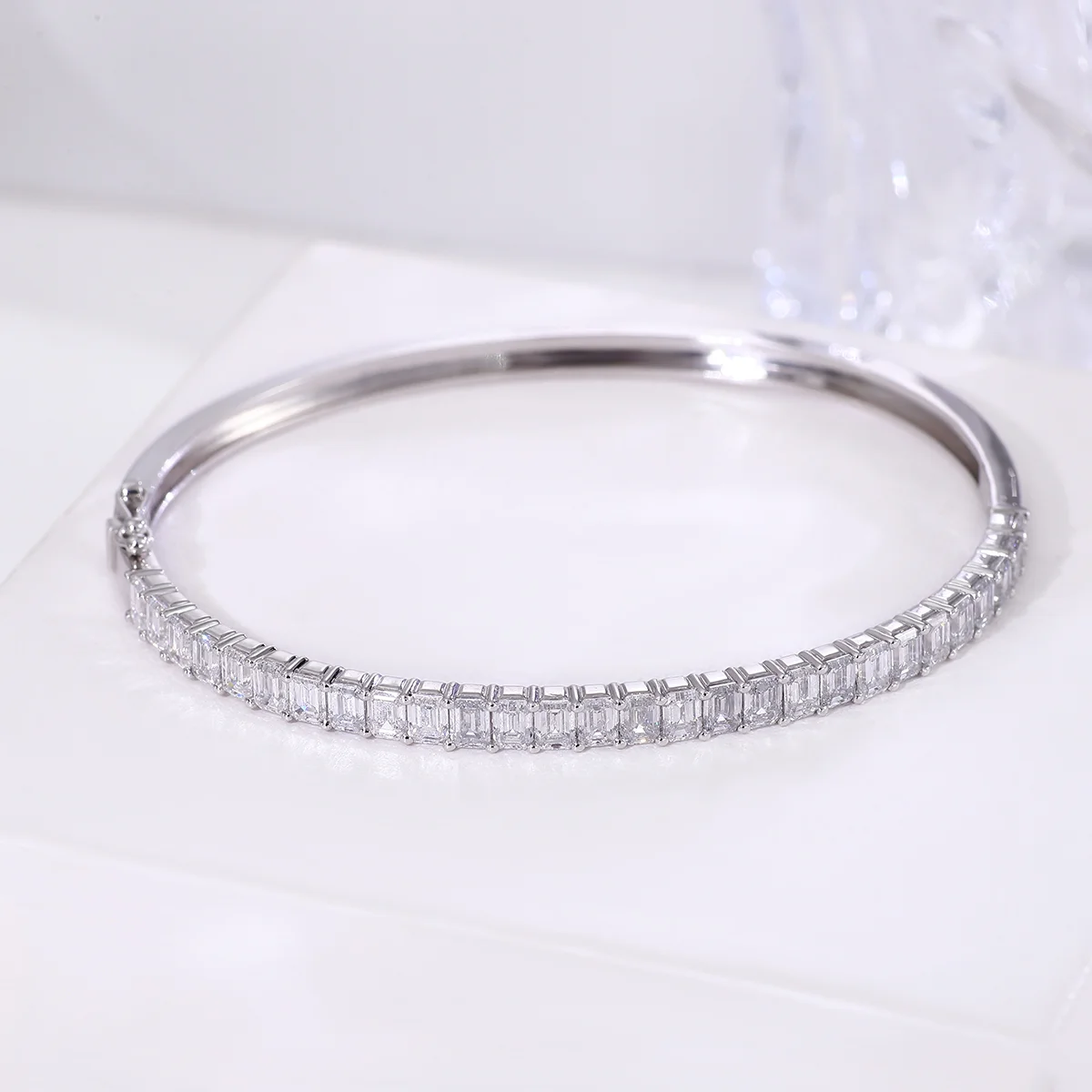 emerald lab grown diamond modern bangle bracelet in 14k gold 1 emerald lab grown diamond modern bangle bracelet in 14k gold 1