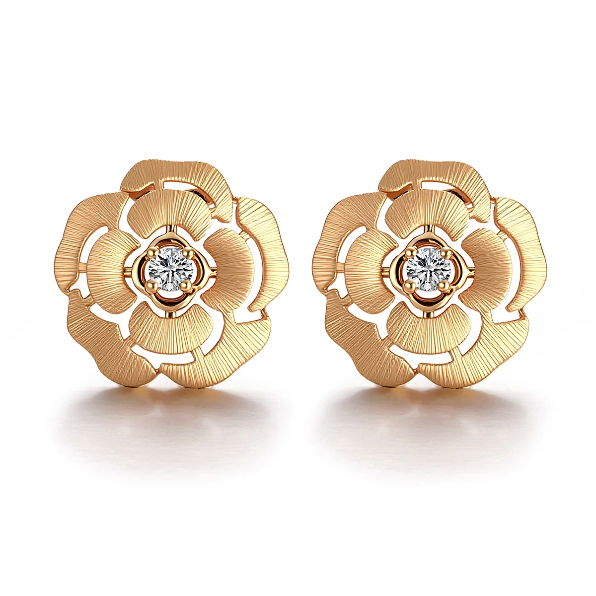 Brincos de camélia em ouro 14k com diamantes Brincos de camélia em ouro 14k com diamantes