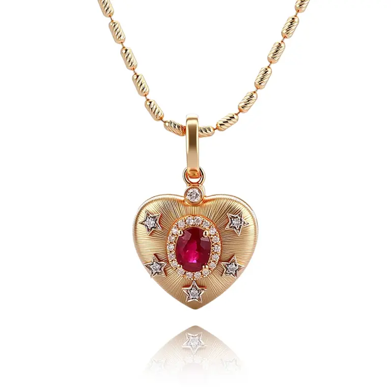 Collier pendentif cœur en or 14 carats avec diamants et accents de rubis 1