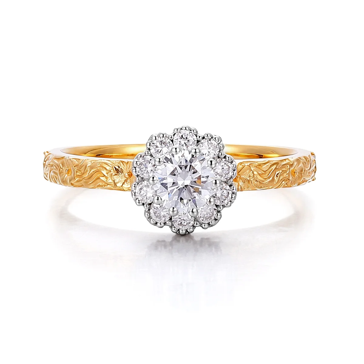 Anillo de compromiso de oro de 18k con halo de diamantes redondos cultivados en laboratorio de 0,3 ct. Anillo de compromiso de oro de 18k con halo de diamantes redondos cultivados en laboratorio de 0,3 ct.