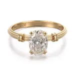 Anel de noivado solitário clássico em ouro 18k com diamante oval cultivado em laboratório.