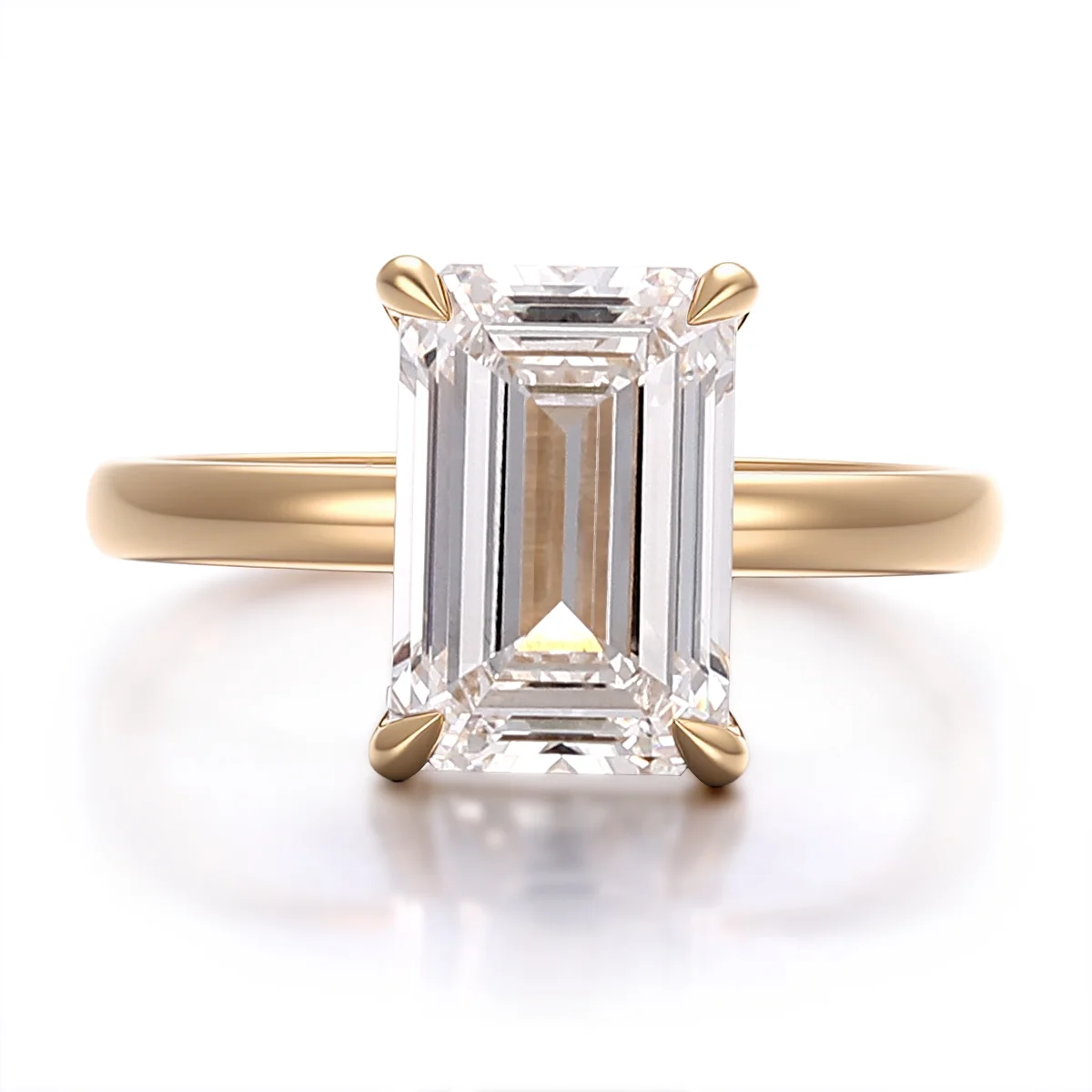 Anel de noivado solitário com diamante cultivado em laboratório e esmeralda lapidada com precisão em ouro 18k. Anel de noivado solitário com diamante cultivado em laboratório e esmeralda lapidada com precisão em ouro 18k.
